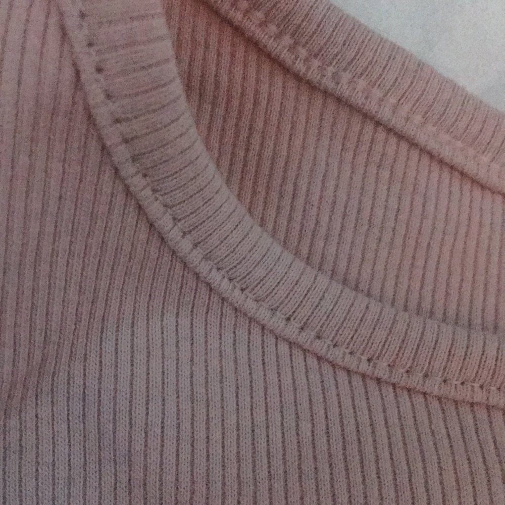 Salmon coloured shirt from H&M lightly used. 100% recycled. - Picture 3 of 3